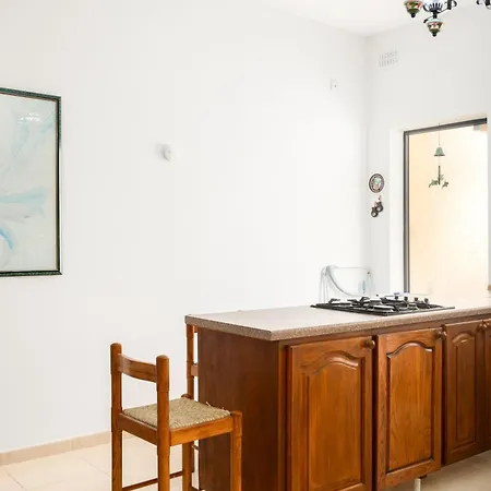Daire Traditional Maltese Stone With 2 Balconies - Close To St Thomas Bay & Munxar Path