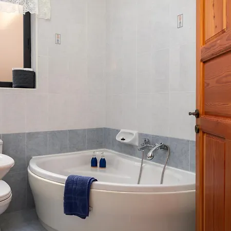 Traditional Maltese Stone With 2 Balconies - Close To St Thomas Bay & Munxar Path Marsaskala