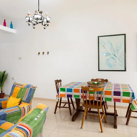 Traditional Maltese Stone With 2 Balconies - Close To St Thomas Bay & Munxar Path Appartement