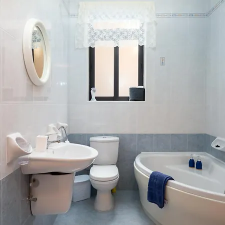 Appartement Traditional Maltese Stone With 2 Balconies - Close To St Thomas Bay & Munxar Path