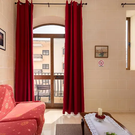 Appartement Traditional Maltese Stone With 2 Balconies - Close To St Thomas Bay & Munxar Path