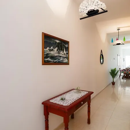 Traditional Maltese Stone With 2 Balconies - Close To St Thomas Bay & Munxar Path *