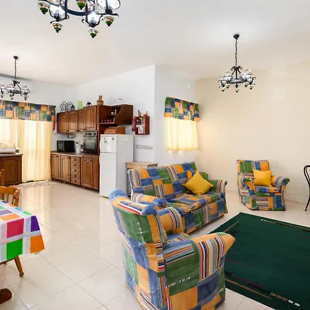 Traditional Maltese Stone With 2 Balconies - Close To St Thomas Bay & Munxar Path Marsaskala